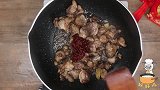 原来大厨是这样做酸菜鸡的，难怪这么好吃，开胃解馋全靠它！
