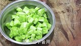 苦瓜这种做法还是第一次见，搭配这种食材，咸香下饭，营养更美味