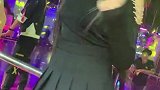 小姐姐撩头发被撩到了，这身材好性感啊