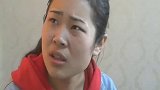 男子满脚泥走进办公室，结果被清洁工打一顿，秘书一句话让他下跪