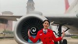 空姐也要多才多艺，跳舞跳得这么俏皮，是不是害羞了