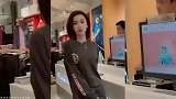 美女的身材十分匀称，神仙般的颜值，看着真养眼！
