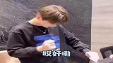 大哥惊不惊喜,意不意外,就没见过这么不懂事的酒店前台