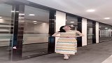 我的高端形体礼仪老师示范女人优雅走姿，后面的表现真让我意外