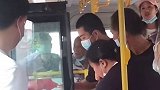警校生当场抓小偷 “我是警察，不怕你记”
