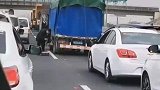 堵车别闲着看表情大家都很满意
