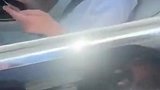 梅西用自己的笔签名后 差点连笔都送给球迷