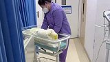 隔壁弟弟刚出生哭声嘹亮，自己的娃却在睡觉
