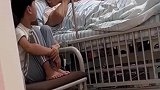 这个小孩的表情吗,也是绝了哈哈哈