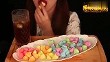 外国EATS妹子大嚼蛋白糖