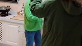 其实每一位妈妈，都是需要呵护的公主，只是为了孩子摘下了王冠
