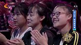 模特现场教小强摆Pose拍照，小强二话没说拔腿就跑
