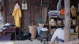 张艺兴被奥特曼吓到弹起，杨紫嗔怪他有腰伤，张艺兴挠头耳朵发红