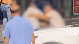 湖南两男子因停车问题纠纷 一人突然挥刀伤人 受害者被连捅多刀