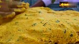 美食分享，老爷爷制作特色土豆饼，看上去又香又软，感觉很好吃