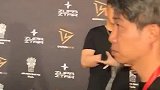 甄子丹比他老婆要矮一个头啊！