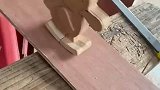 木工师傅打造，能够自动行走的玩具