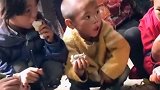 怪不得老婆家彩礼要的多，来她家一看，还有一屋的孩子要养
