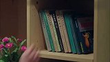 帅哥故意扔掉美女的东西,害得美女去垃圾桶找,好过分!