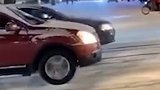 黑龙江绥化大雪后道路结冰，车轮打滑车辆行如蜗牛下雪了 道路结冰