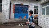 下雨天小光送对象上班，到站后对象给小光4元车费，看小光会要吗