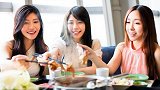 姑娘吃完火锅后狂吐血！原因令人意外