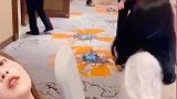 朋友婚宴上的妹子，这是个高端玩家啊