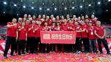 中国女排合影集体比心 表白祖国：中国我爱你！