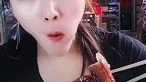 美女直播吃烧肉，为什么小姐姐每天这么吃都不胖呢羡慕！