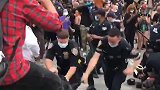 纽约抗议活动遭警察暴力清场 示威者扬言：推翻资本主义
