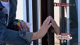 姜妍看到大治大华送的衣服，直言好丑，其他姐姐也崩溃