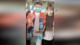 腿长了不起啊！吴磊过路障桩的姿势，真的是腿长任性呢~