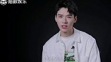 预告时间——这是一个换了两次衣服的节目。找个安静的时间，一起听他讲讲自己吧。猫眼中人之龚俊 篇，明日上线。