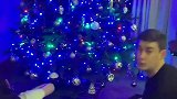 混血小姐姐和外国爸爸挂圣诞树，看到俩人的动作，太搞笑了！