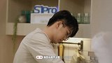 杨超越被美女用筷子扎头发吸引，宋茜杨丞琳花式夸赞