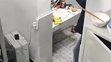 宿舍内杂乱无章，垃圾满地也不收拾