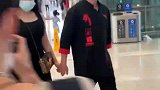 邹市明老婆这身材也太好了吧