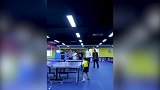 中国乒乓球实在是强大！小姑娘这技术引众人围观