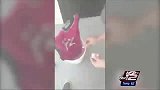 篮球-15年-阿尔德里奇转投马刺 开拓者球迷怒烧球衣-新闻