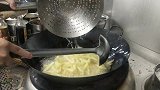 实拍酒店大厨做薯条，无任何删减，这技术真是太牛了