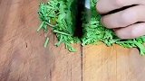香椿拌豆腐这样做才好吃，这个时节正好吃这道家常菜，简单营养！