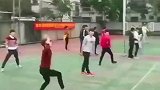 当排球遇上不靠谱的队友，网友：这一招是痛击队友