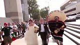 会玩！墨西哥球迷加入俄罗斯人婚礼大队 载歌载舞献祝福