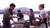 穷小伙街头卖烤鱼，怎料洋人美女的出现，竟改变了他的一生