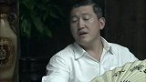 特派员心生怀疑，觉得是自己人放走了囚犯