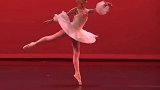 100岁芭蕾舞演员最后一舞跪地谢幕
