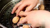 把核桃放锅里蒸一蒸，想不到这么厉害，很多人都不懂，省钱又实用