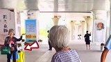 百岁母亲在车站接77岁女儿
