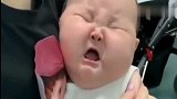 八个月宝宝打预防针，一针下去却没反应，接下来的反应把人笑喷了