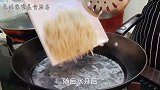 饭店的炒面为什么不起坨不粘锅?技巧全在视频里,看大厨的操作
